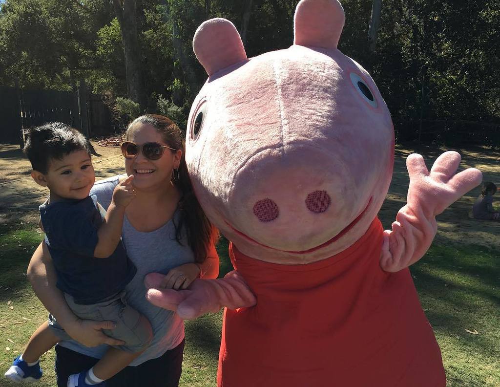 Wolf_InProgress's tweet photo. Peppa! @aprmontes1 #clubmomme #momdotme #fallfamilyfest #contest https://t.co/btO5GPcpNe https://t.co/Q7hyRX8KGi