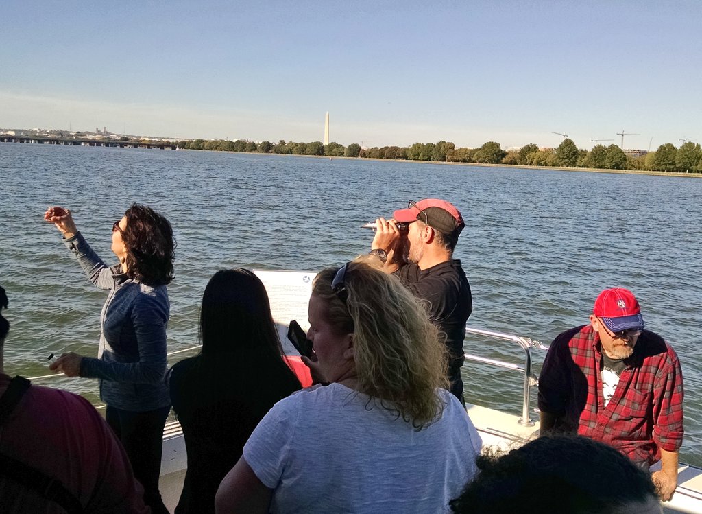 GermJuggler's tweet photo. Water testing on the Potomac with @chesapeakebay @BIOINTERACTIVE #HL2016 https://t.co/2in3xaE42l