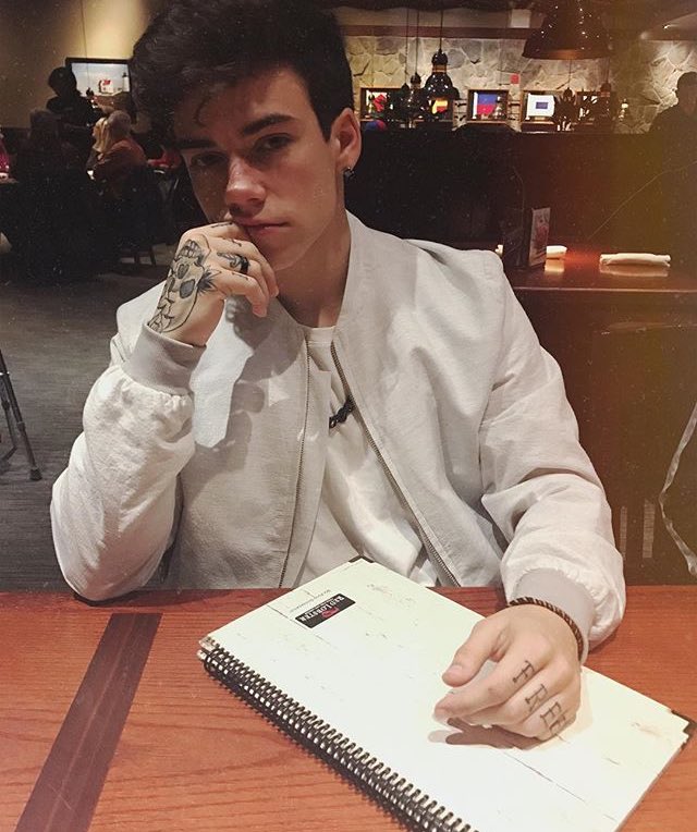 New fake,
Not new to RP\Fl
Rt and I'll give you a donut.🍩🍩