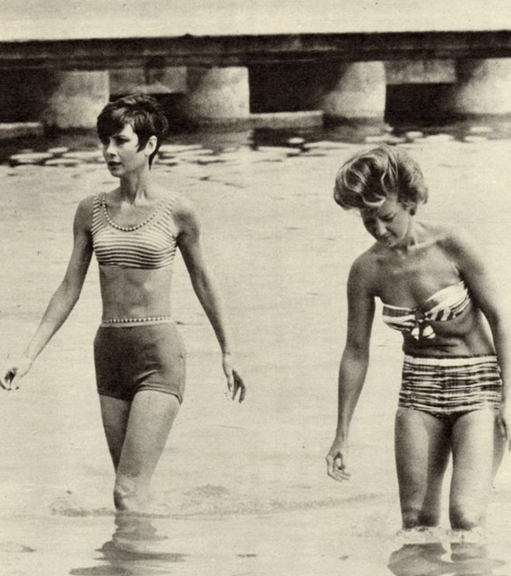 "Elegance is the only beauty that never fades"- Audrey Hepburn
#strongwomen #AudreyHepburn #classicbeauty