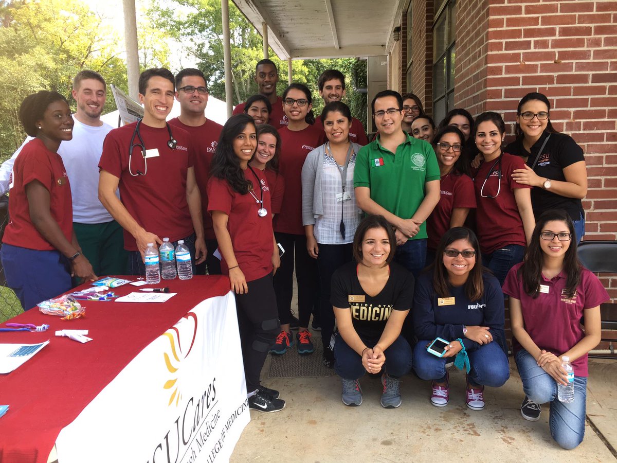 ConsulMexOrl's tweet photo. Florida State University da servicios de salud gratuitos a comunidad mexicana en #ConsuladoMóvil  #Quincy #SBS2016 https://t.co/ZfEV08LunH