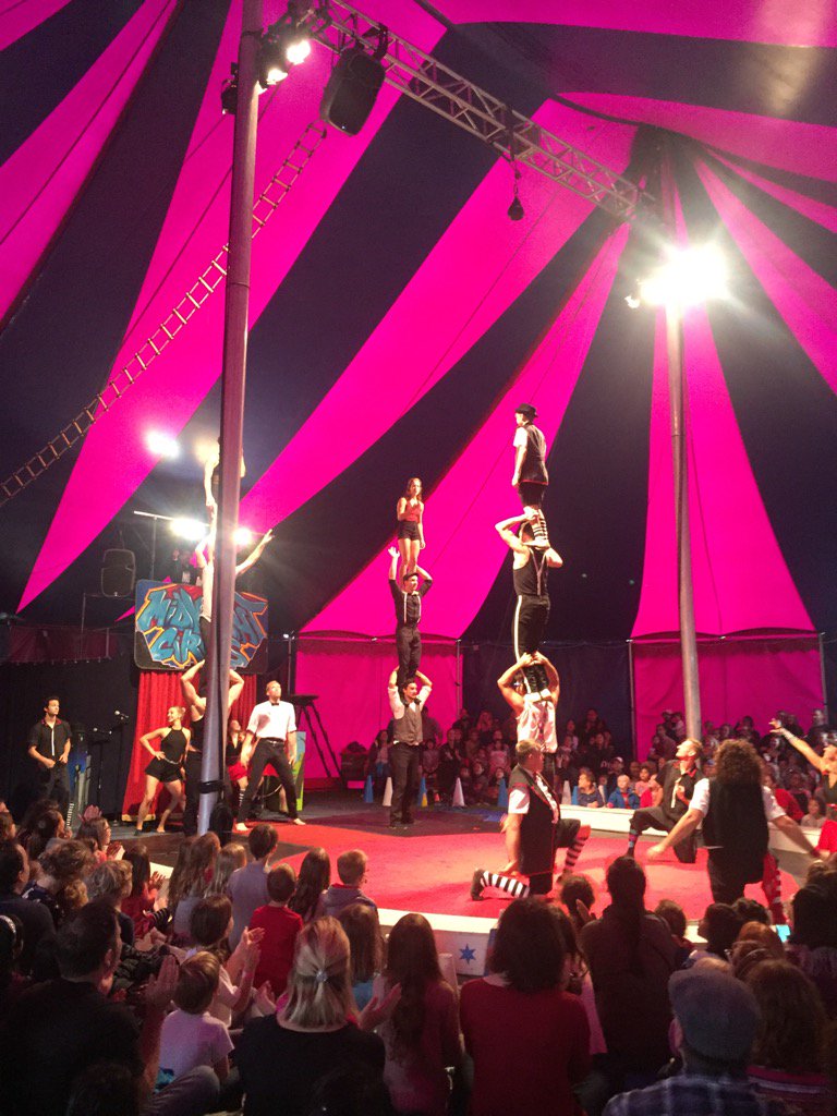 MkSalmon2016's tweet image. Another great #mcitp show at Welles Park! Best one yet #Chicago #circus