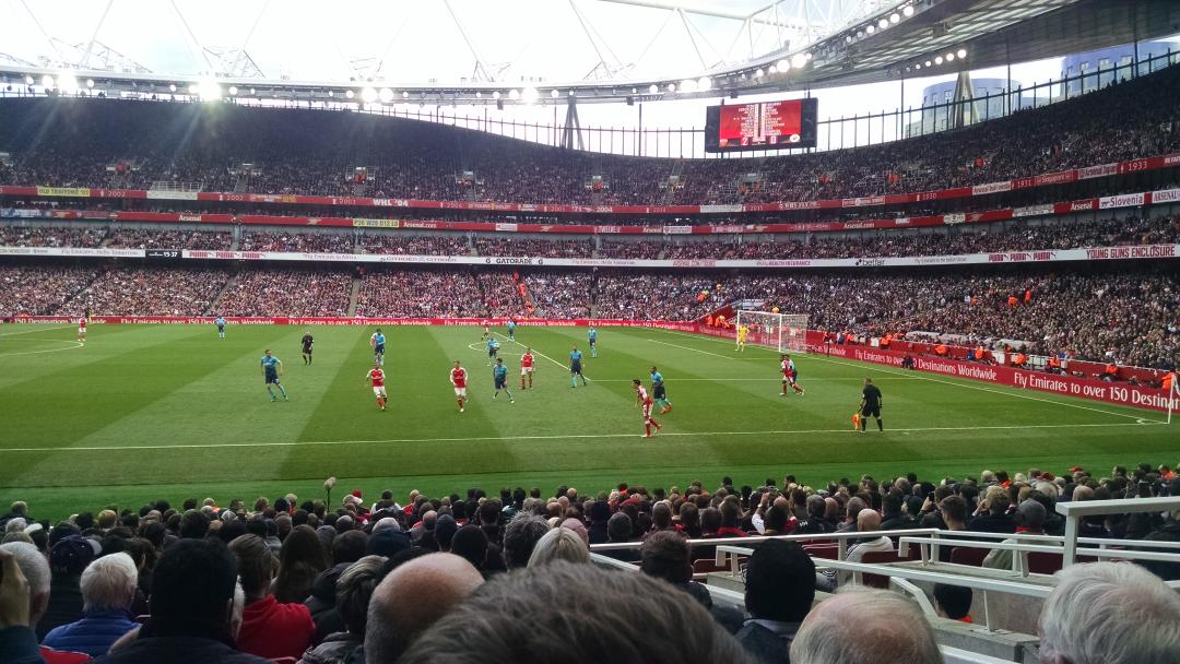 dfmsoccer's tweet photo. Day 2 in England - Arsenal v Swansea https://t.co/nbtaddbsqr