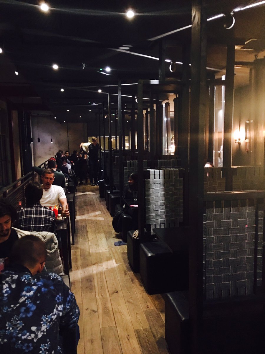 OX184's tweet photo. Felling hungry? Why don't you book one of our amazing booths upstairs at OX184. Pop in or send us a message and we will reserve one for you. https://t.co/WsYsbRrWWe