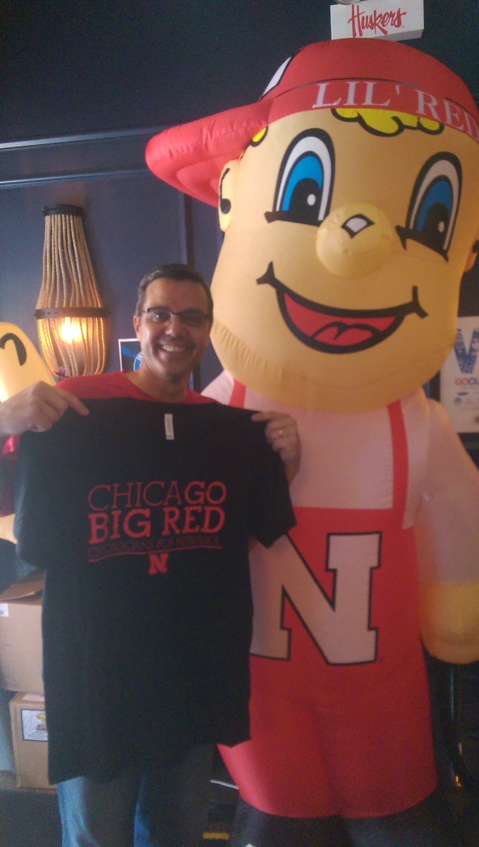 chicagobigred's tweet photo. @CoachMiles is a #Chicagobigred fan https://t.co/lWLBUU2Ktv
