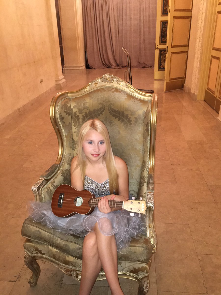 VivianHicks's tweet photo. Performing at @ThePlazaHotel for ashleytaylorcooper wedding #honured #romanceinthecity #nyc https://t.co/ofPwNcoWkj