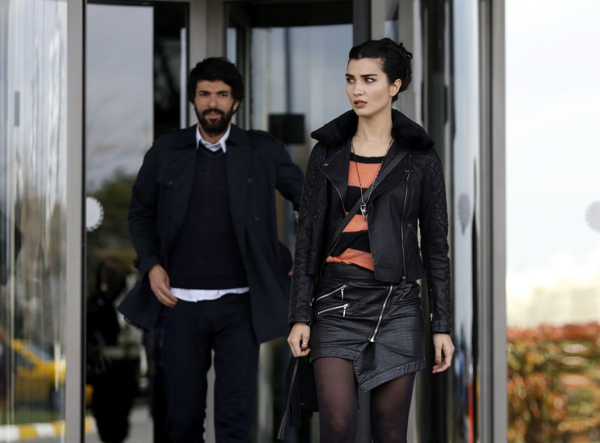 elifKPA3's tweet photo. #ElifÖmer Yerli Bonny ile Klauyt ne güzel bölümlerdi...😍😍
  #KaraparaAşk
 #EnginAkyürek #TubaBüyüküstün https://t.co/Q3fLfAgagA