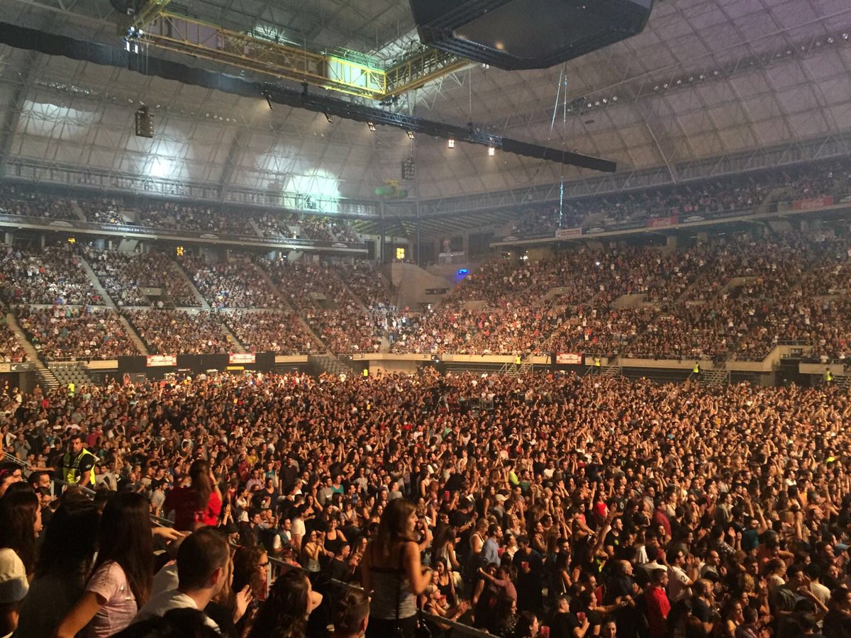 HEREDIAPRO's tweet photo. Increible como está el @PalauSantJordi en el fin de gira de #RumbaALoDesconocido de @estopaoficial! GRACIAS https://t.co/HPXTdgMzDl