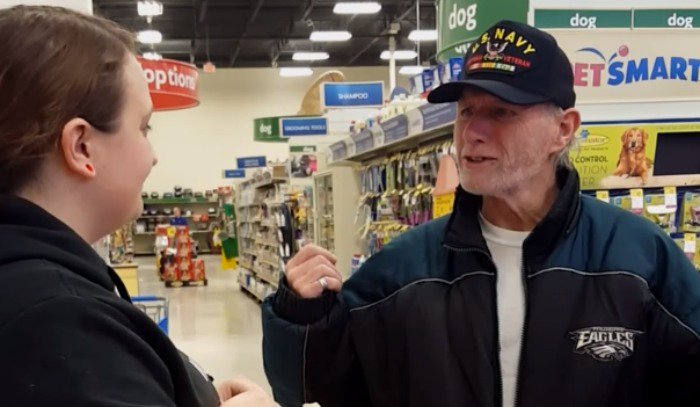 ¡Una noble acción! Veterano logra reunirse con sus perros tras haber enfermado goo.gl/U1mNNE