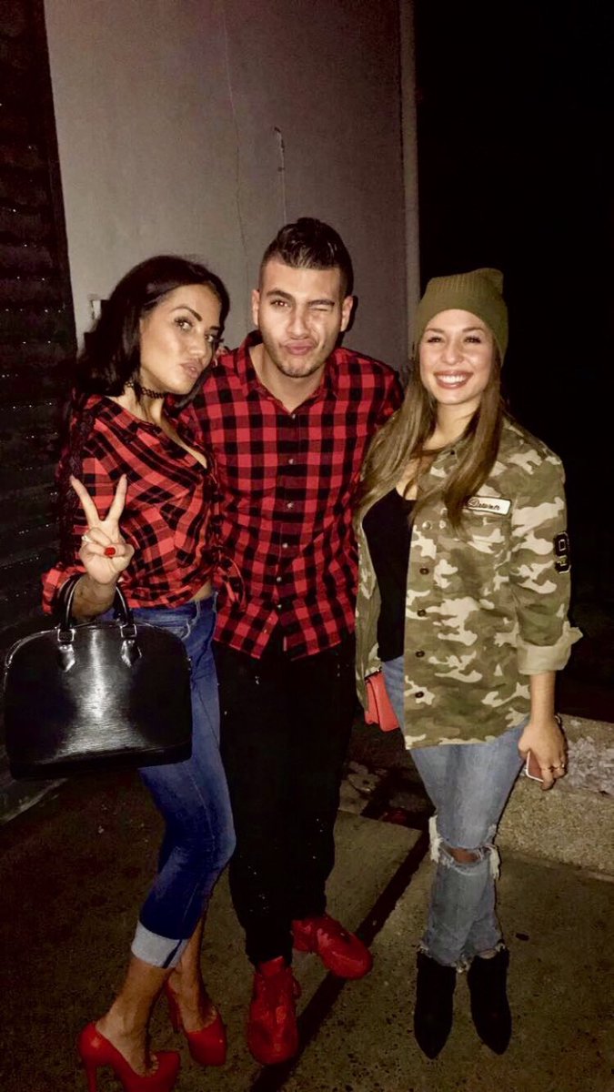 AkimCancun's tweet photo. #Ibook #night #party @Stephaniiie_d @ManonMarsault 🎉😋 https://t.co/rv2tkJT7GQ