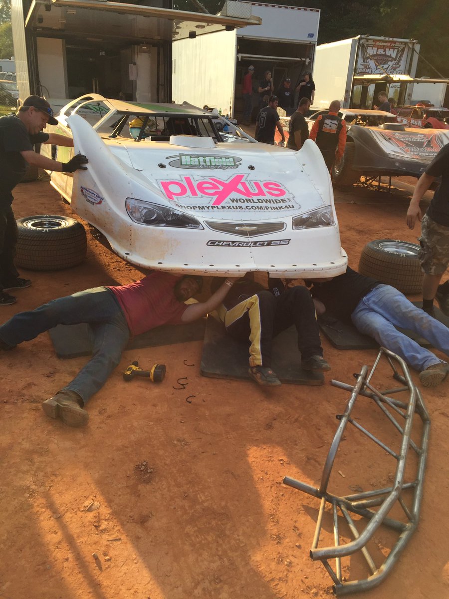 PRNAtTheTrack's tweet photo. Big thrashing fixing front-end  damage from qualifying @smithracing70 @WIXFilters #KoC @carolinaspeed @CarolinaClashPR  @Derrick_Ramey https://t.co/BqUlSAlbly