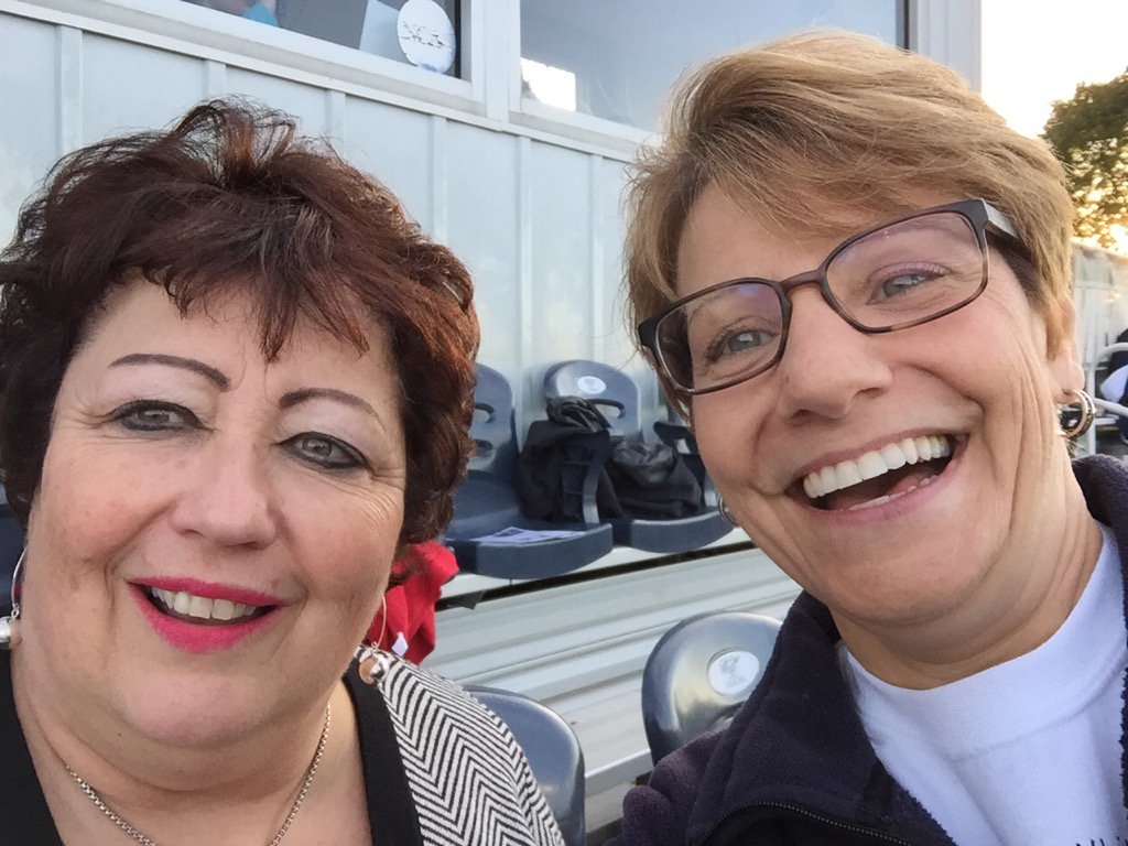 KellyJeansMom's tweet photo. Look who I met at the soccer game!  Thank you president Phipps!#checkthatoffthebucketlist https://t.co/Q9rNSOzG8F