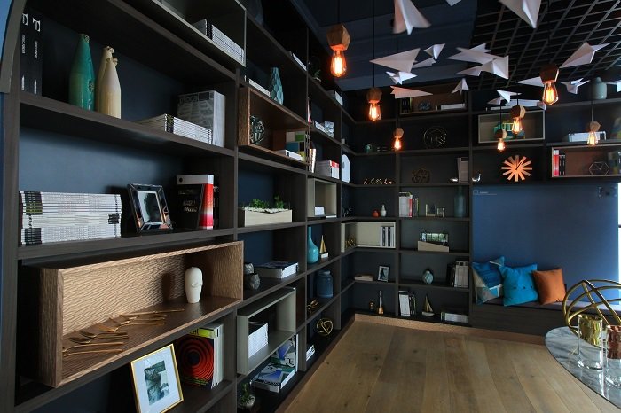 Glocal_Design's tweet photo. Este fin de semana visita la biblioteca en #DesignHouse con pisos de Fine Floors, piezas de @AnguloCero y @westelm #designforhapiness #DWM16 https://t.co/7qn8OE3h4k