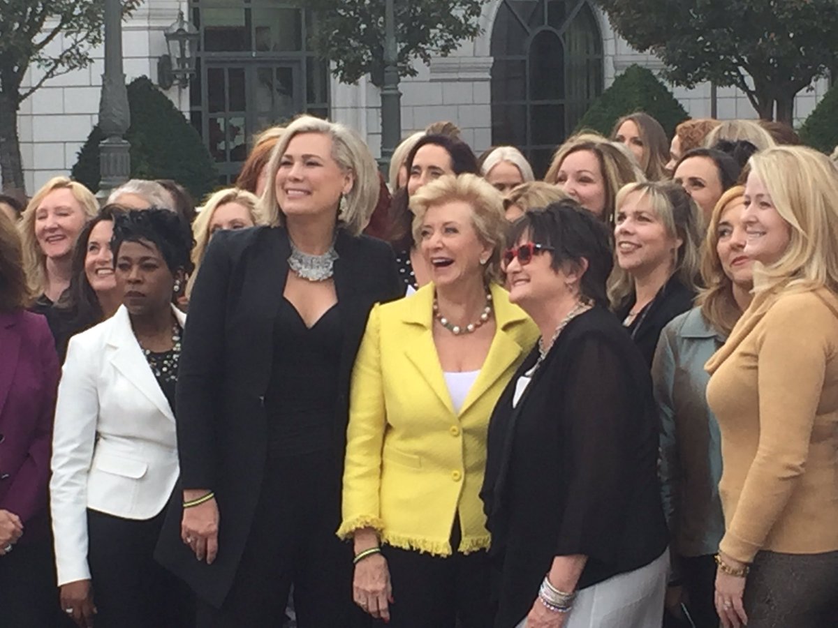 Linda_McMahon's tweet photo. Amazing group of women doing "DIFFERENT Together!" @WLeadershipLIVE #WLLSLC https://t.co/9d5pTd58jo