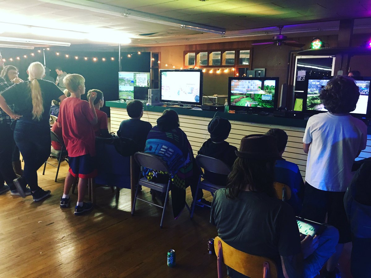 MrsZeefles's tweet photo. I mean really. How FREAKING awesome if this?! #positivegaming #youthkids https://t.co/Tg4RpniqR0