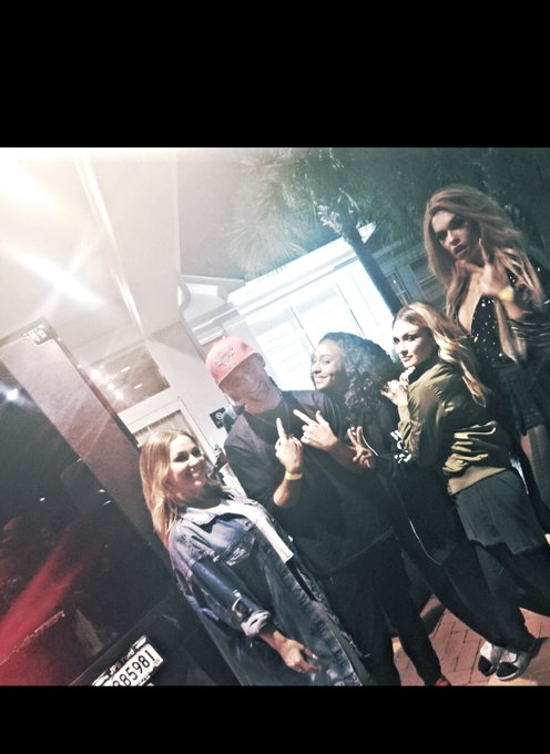 @IGGYAZALEA  @dreezydreezy  crew at the Hilton w/ me. https://t.co/1YuYRtoQV6<a class="tags" href="/tag/iggyazalea">@iggyazalea</a><a class="tags" href="/tag/dreezydreezy">@dreezydreezy</a><a href="/tag/riseandslay"class="tags"><span>#riseandslay</span></a><a href="/tag/spazz"class="tags"><span>#spazz</span></a><a href="/tag/knowyousawme"class="tags"><span>#knowyousawme</span></a>