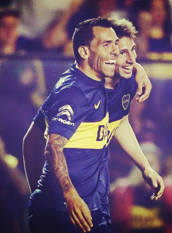 Mickyunshi's tweet photo. Hermosos Recuerdos #Caleri #Tevez Dos grandes <3 https://t.co/Ksz1EHgcQo