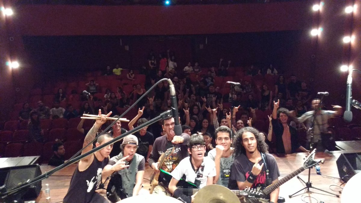 esandrecastillo's tweet photo. #invadersfest con la presentación de @orionbandave así se despiden por el día de Hoy! https://t.co/k07hbbWwkt