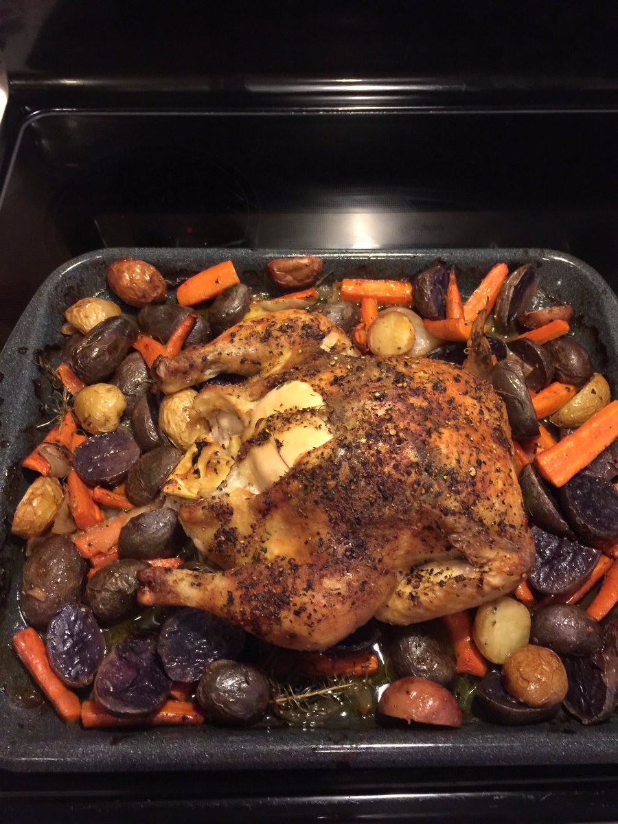 DIPALMASMITH16's tweet photo. It's what's for dinner!!! Love my family! Home cooked meal! #mamashit @FLNickk @sikko97 & Boo! ❤️ https://t.co/lj2DpQx2Du