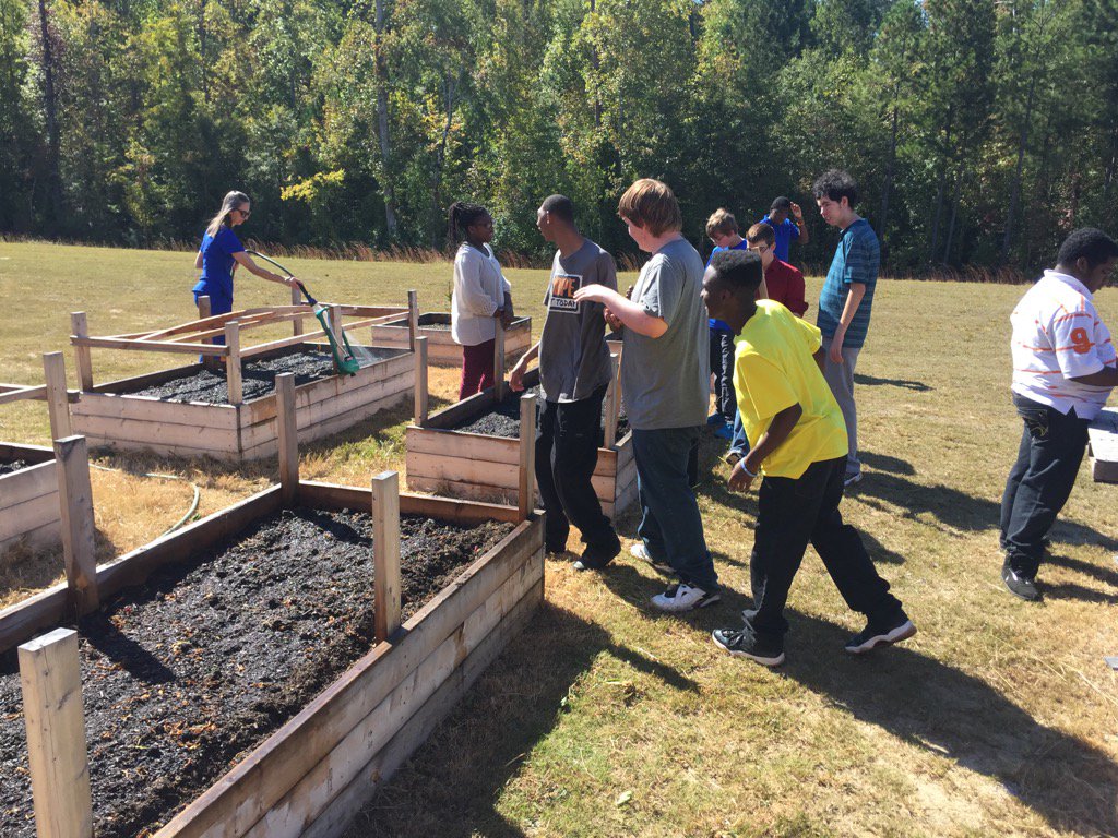 JoelPasch's tweet photo. @HHS_HCS Ss planted collards, broccoli, onions, cabbage, and carrots. https://t.co/WuSIx0U10V