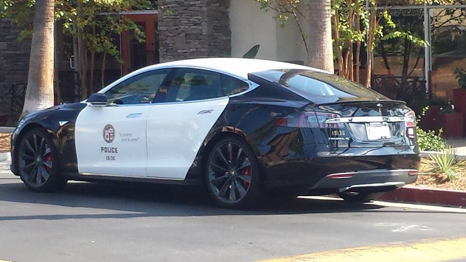 TheTeslaLife's tweet photo. And the Tesla Police are on the job! #TeslaAtWork https://t.co/d9M3VwfB1s