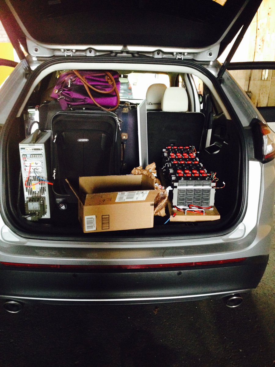 courtneyagras's tweet photo. The @DesignFluxTech team is hitting the road for the #Under30Summit in #Boston! Come say hi 👋 at the #IdeasHub! @ForbesUnder30 https://t.co/zHPpzwd1U5