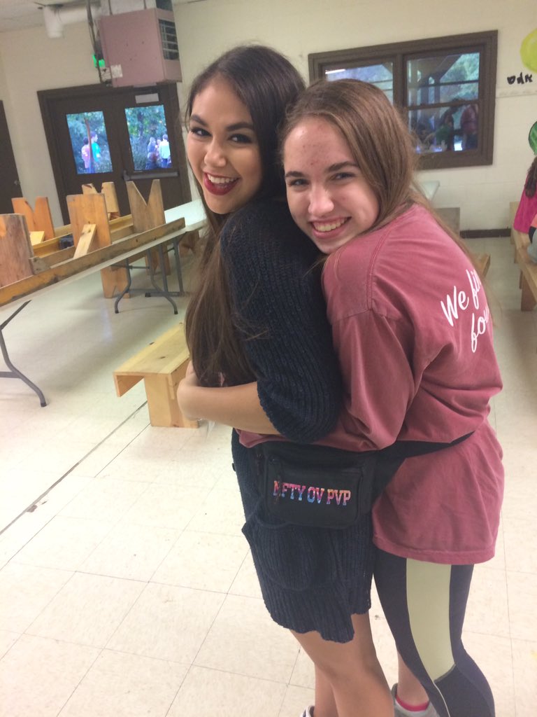 OV_RCVP's tweet photo. @OV_PVP reunited with her predecessor.....sharing a fanny pack #mvovfall https://t.co/GEOCIiBnwf