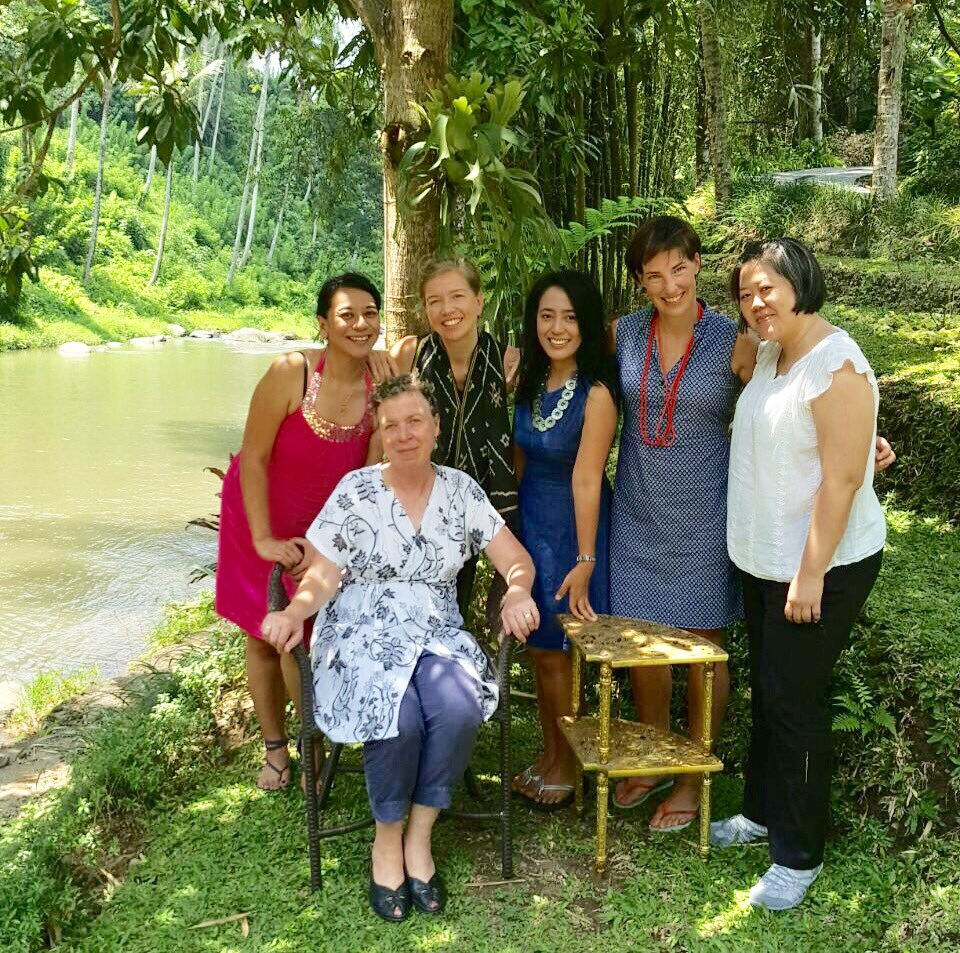 OlgaGrantLAN's tweet photo. #Agro team NL Embassy IDN-MAL-SIN: #womanpower in Food&amp;Flowers @AnaSaleh @MYagriNL @LucieWassink @RVO_Agrarisch @hollandtrade @AgroBericht https://t.co/0fOz6dInqx