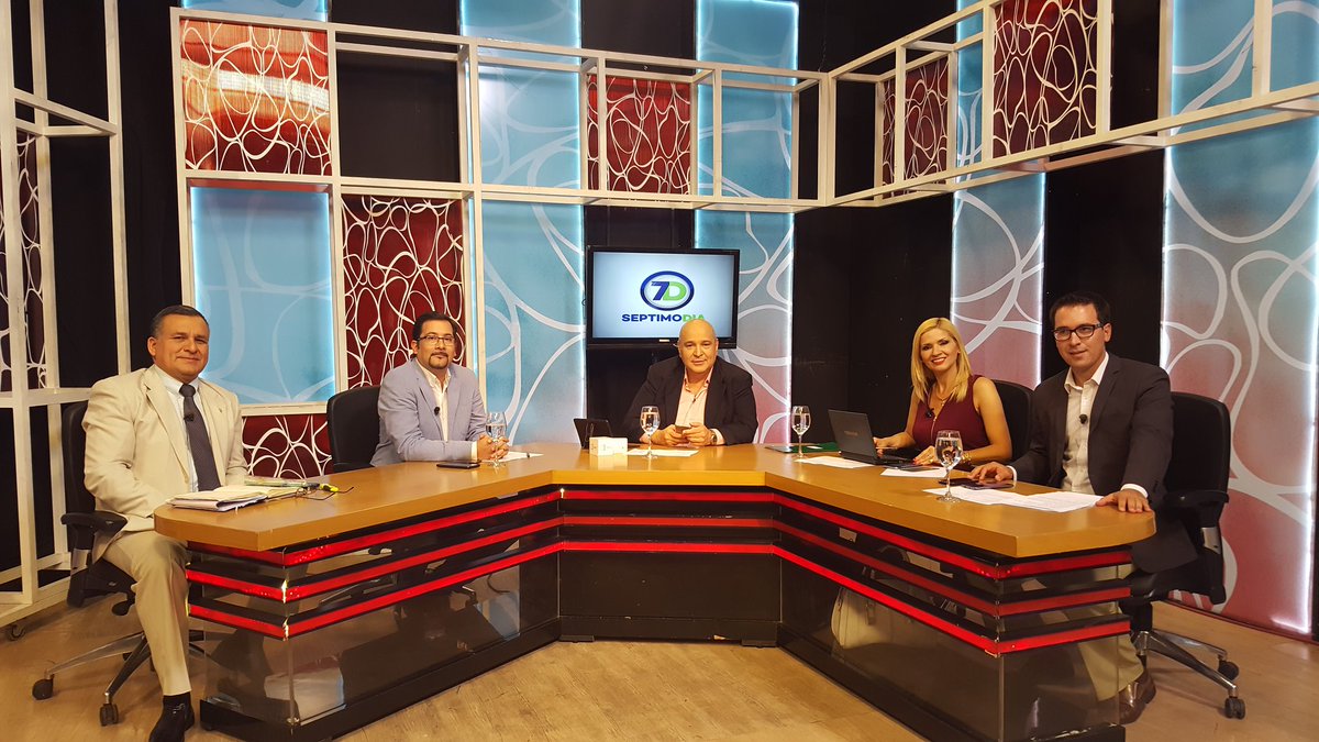 Iniciamos #7Dparaguay por <a href="/latelePy/">latele</a> con <a href="/GermanMartinezV/">German Martinez</a>, #GabyLeón, <a href="/fitoca7/">Fito Cabral</a> y <a href="/diegopyo/">Diego Martínez</a>. Prendete 💪🎉
