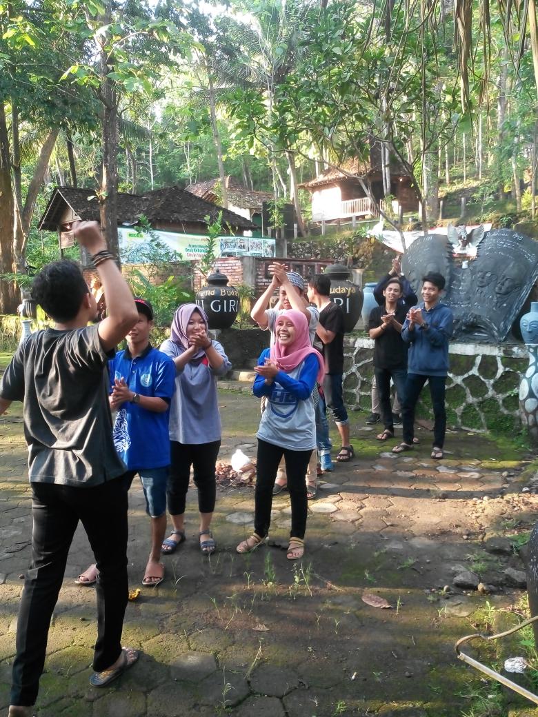 kkyjogja's tweet photo. Ini para senior ikut juga outbond untuk kesehatan, wajah ceria dan asik #makrabKKY https://t.co/km3XYRrXNi