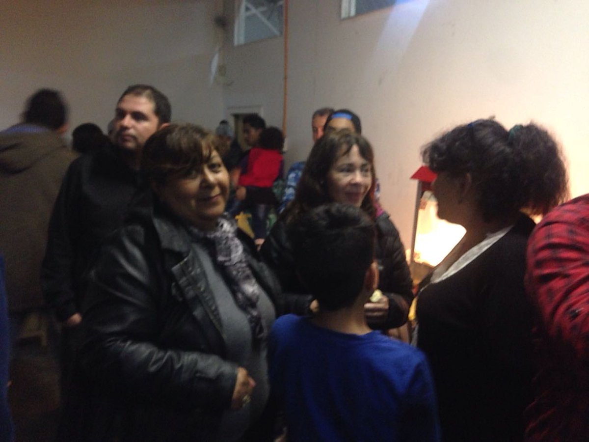 carmengloria_f's tweet photo. Vecinos de #quintanormal siempre solidarios apoyando bingo en beneficio de Manuel Hernández https://t.co/KXNHBduCb2