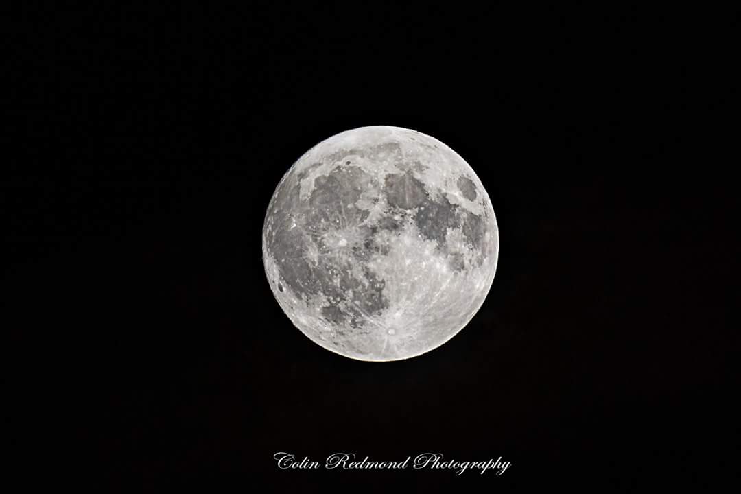 ColinRedphoto's tweet photo. Tonight's full moon in all its glory... https://t.co/PzPtJyJYZz