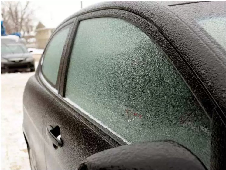 Be careful on the streets and sidewalks of #yeg tonight. Environment Canada has issued a freezing rain warning. ow.ly/F0dH305dwBu