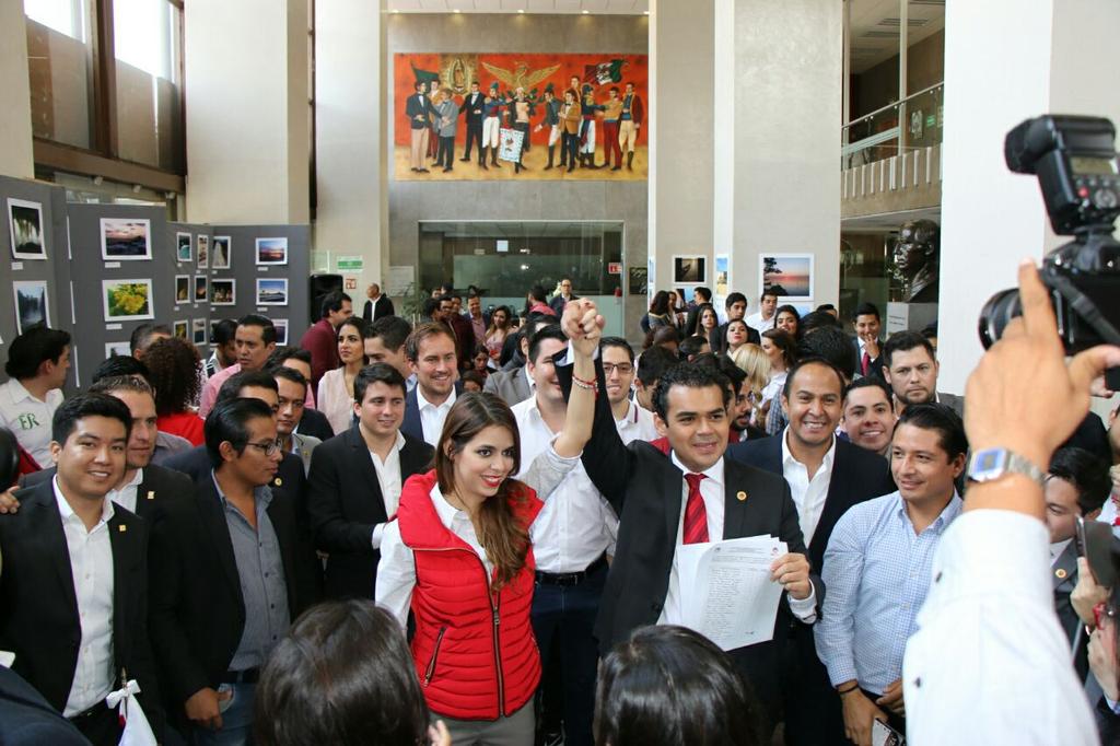 RJXMex_Camp's tweet photo. Felicidades por su registro como fórmula única a #PabloAngulo y #LauraHaro como presidente y secretaria de la #RJxM https://t.co/eq3G1CskGM