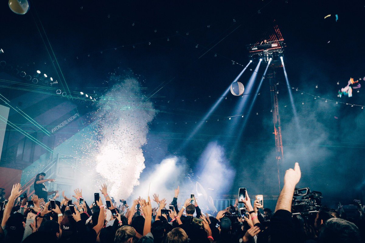 Hovering 40 ft up in my space ship Dj booth 🚀🚀🚀 #wonderlandmtv https://t.co/VkXMvCnMVW