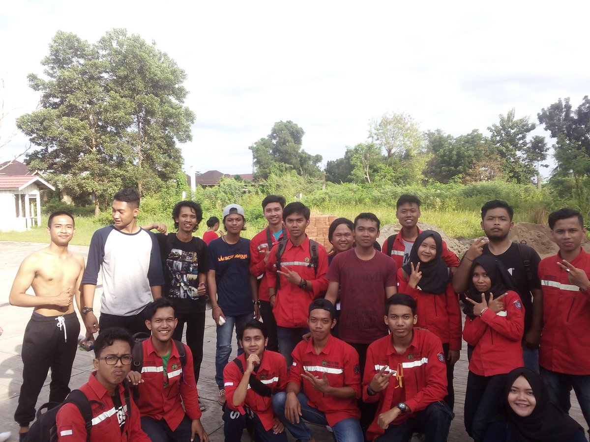Agenda hari kedua dibuka dengan senam pagi, games, peserta dan panitia. #litologiII