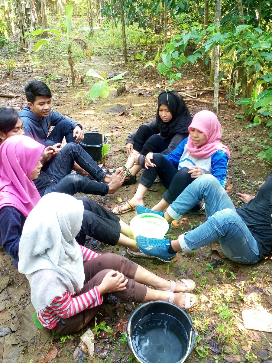 kkyjogja's tweet photo. Memindahkan air, cara ini untuk kebersamaan #MakrabKKY https://t.co/Zx6jrjDXW9