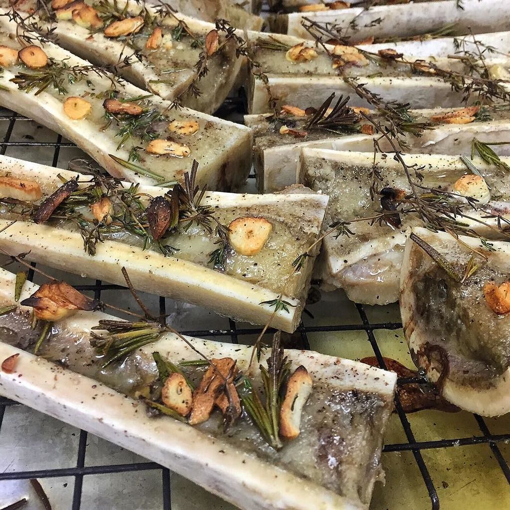 swiftsattic's tweet photo. We showed you our #boneluge last night-- here's the before shot. 😍👌🏻 #eatswiftly #beforean… https://t.co/ZjsGevuLUt https://t.co/EzILPcdekr