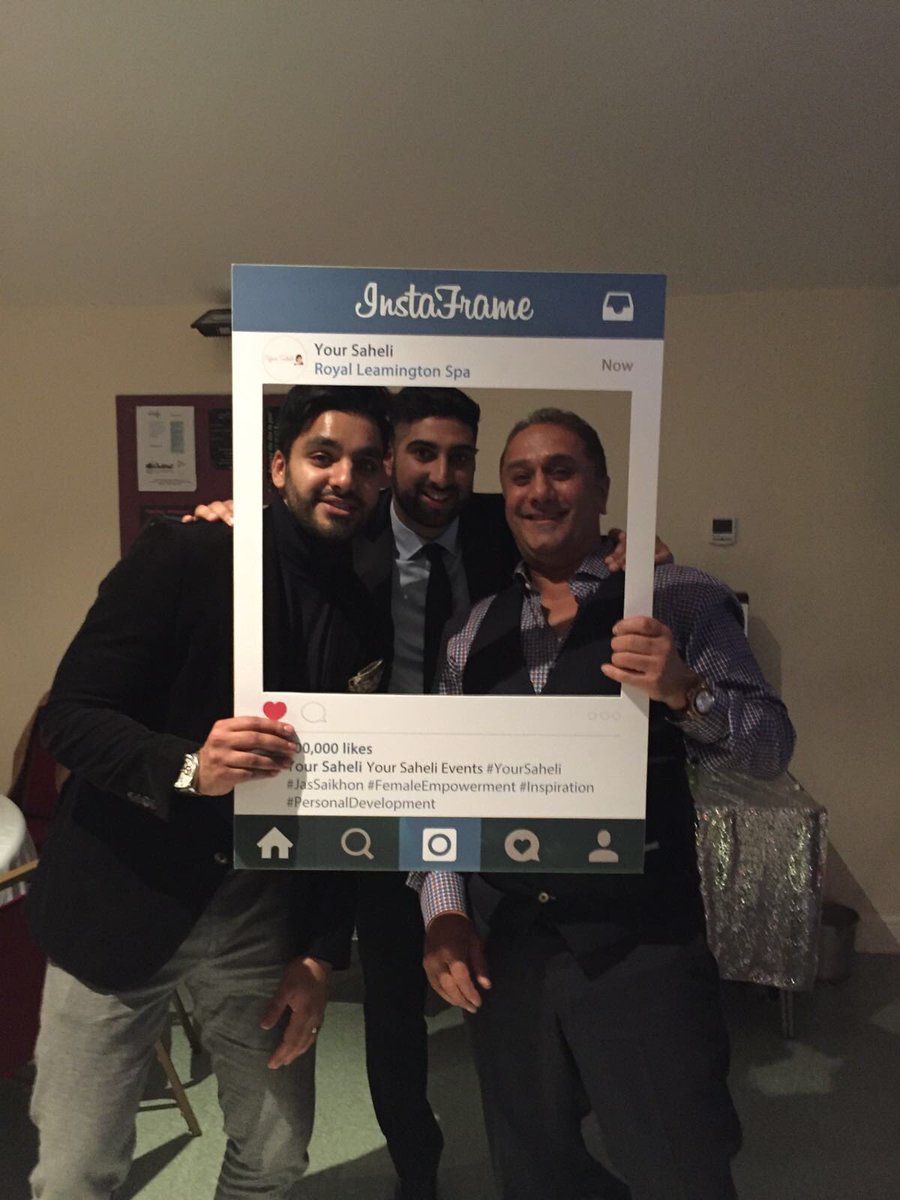 Mandy_Sanghera1's tweet photo. @YourSaheli  @Sharan_Project Diwali party  selfie time https://t.co/zvtrsk0NyF