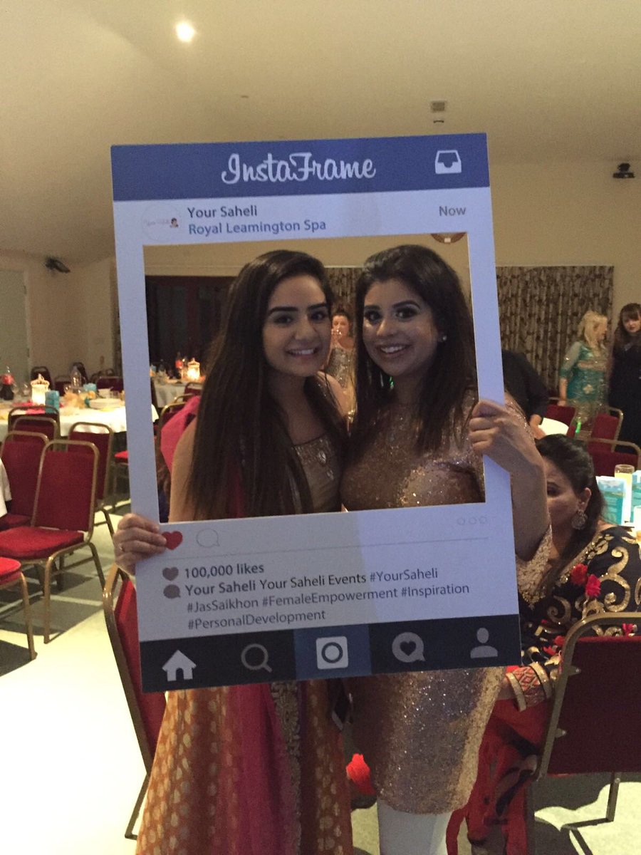 Mandy_Sanghera1's tweet photo. @YourSaheli  @Sharan_Project Diwali party  selfie time https://t.co/zvtrsk0NyF