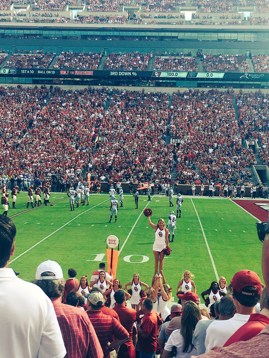 WPowers1111's tweet photo. Great memories made today at the OU game! #WeBeatKstate #BoomerSooner @auniebrooks https://t.co/lKTxh1FnNk