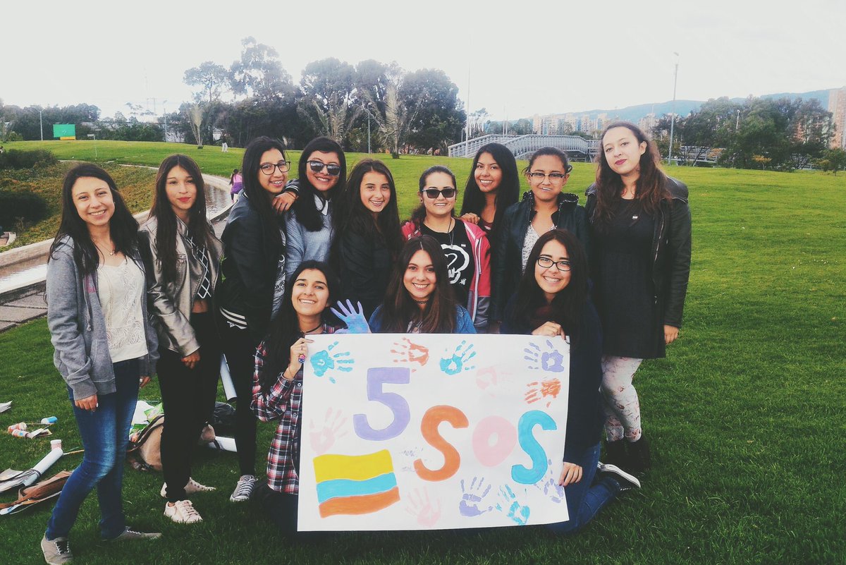 5SOSUpdatesLA's tweet photo. The Colombian 5SOS Fam had a meetup in Bogotá! 🇨🇴 || @5SOSColombia #5SOSFamMeetup #Colombia5SOS #5SOSFam #5SOSMeetup -M https://t.co/xqXsFOTFNd