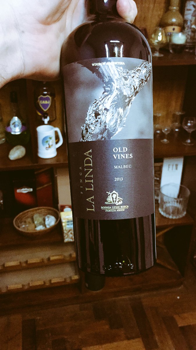 DanielfVico's tweet photo. 🍷resistiendo al clima, al mal tiempo, buen vino. 🌧🌩☔️#SabadoDeGanarSeguidores #winnes @VINOSPARATODOS @bonvivir @FincaLaLinda https://t.co/dosajXLHgs