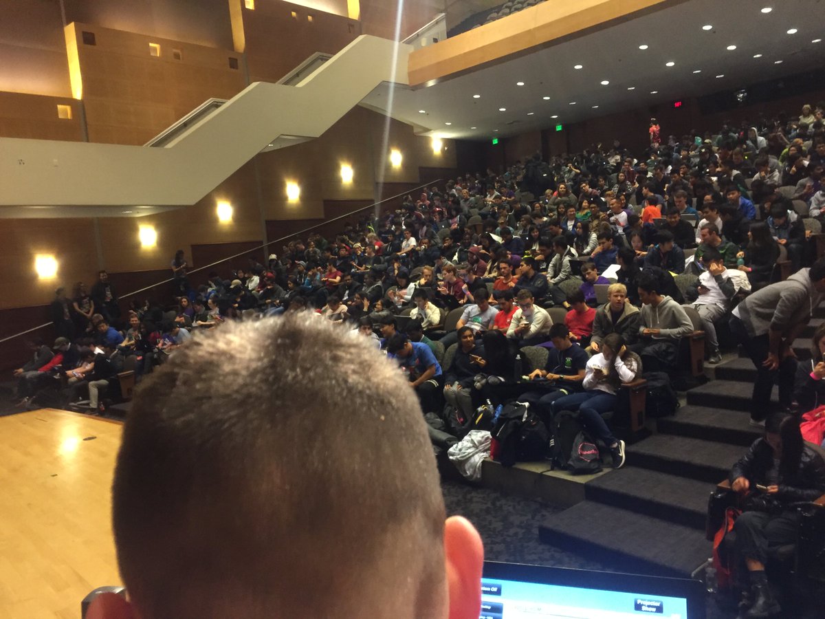 MLHacks's tweet image. #DubHacks opening ceremonies are about to start!