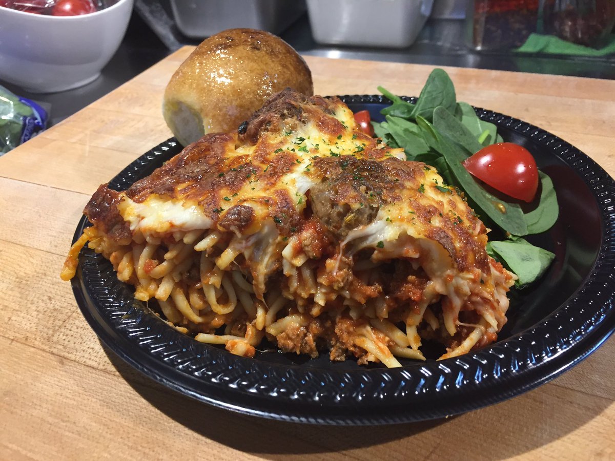 nonnasyyc's tweet photo. Cast Iron skillet pastas! Spaghetti and meatball or Balsamic Caprese pesto! Only $10! #fastanddelicious https://t.co/yIotSFeCV8