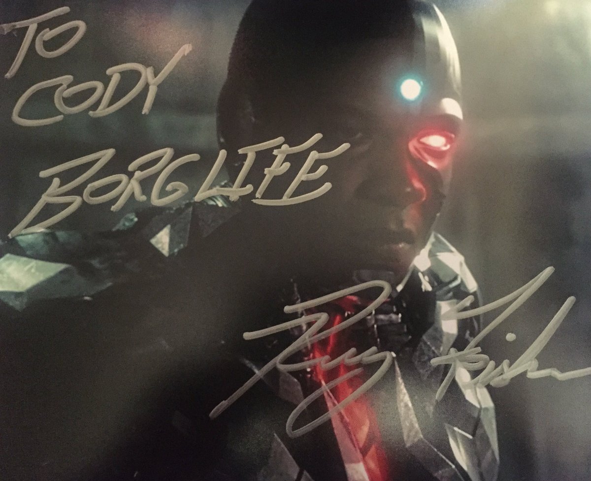 CodyWraith's tweet photo. @rehsifyar it was so cool meeting Cyborg yesterday at AMC expo! Super nice guy, can't wait for the movie! Thanks man :) #borglife https://t.co/u9z2s1d0MH