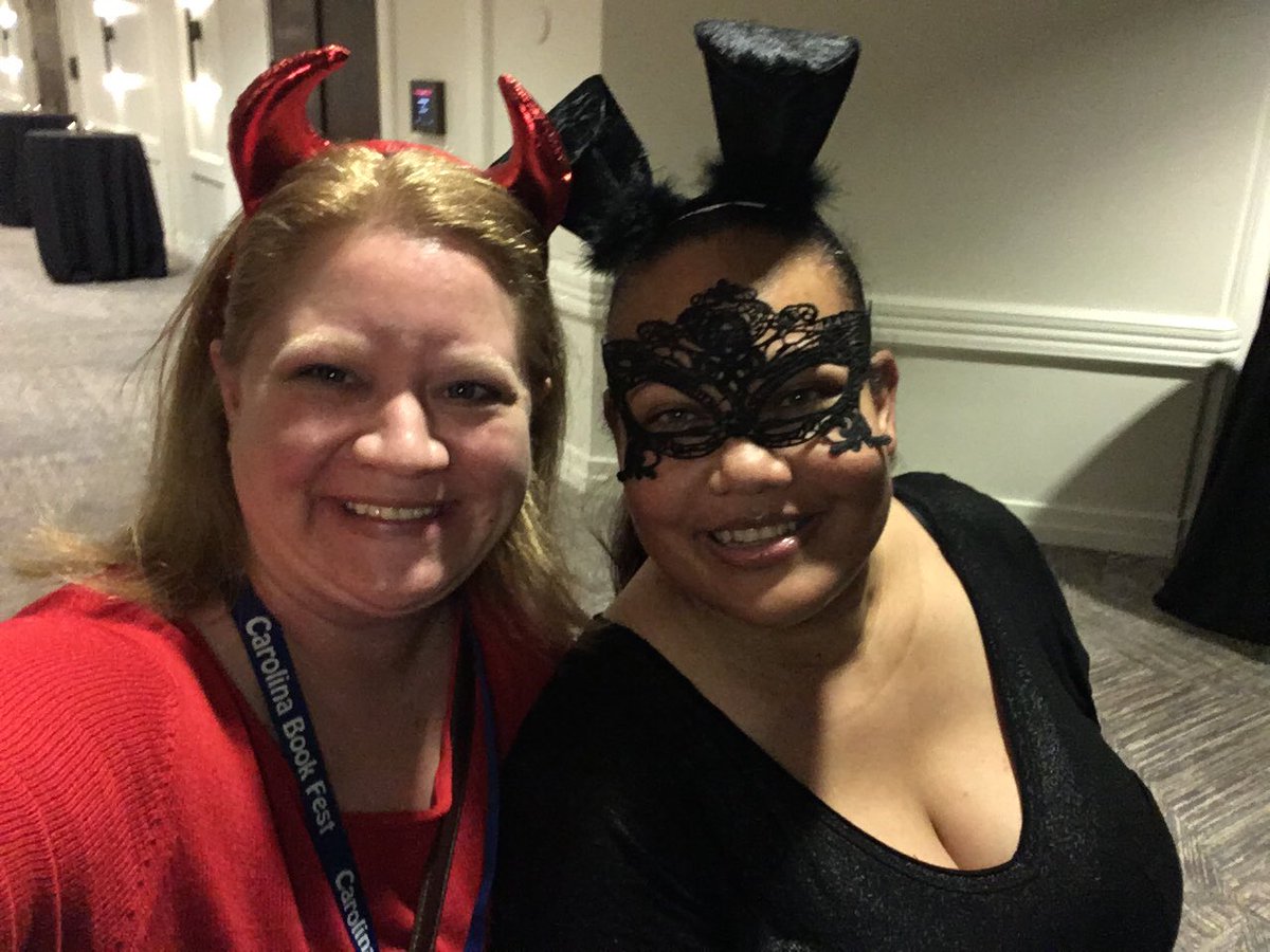 AuthorKMoran's tweet photo. Partying with blogger @JoyfullyReviewd at #cbf2016 xo https://t.co/9IL9NDzgye