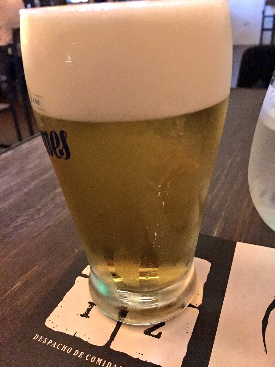 yelpcba's tweet photo. +10 para el lugar que te invita una cerveza porque se les rompió el posnet. (Claro que es mejor que funcione el posnet). https://t.co/hRr5QPdjmr