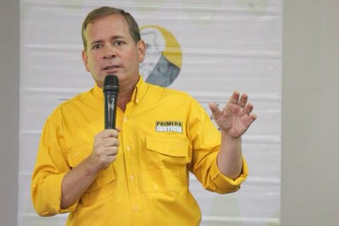 betosanchez83's tweet photo. Tenemos un partido que se preocupa por la preparación de su militancia. Hoy nos instruyeron en Centro Humanismo #IdeasPJZulia https://t.co/mwDrqxn4qh