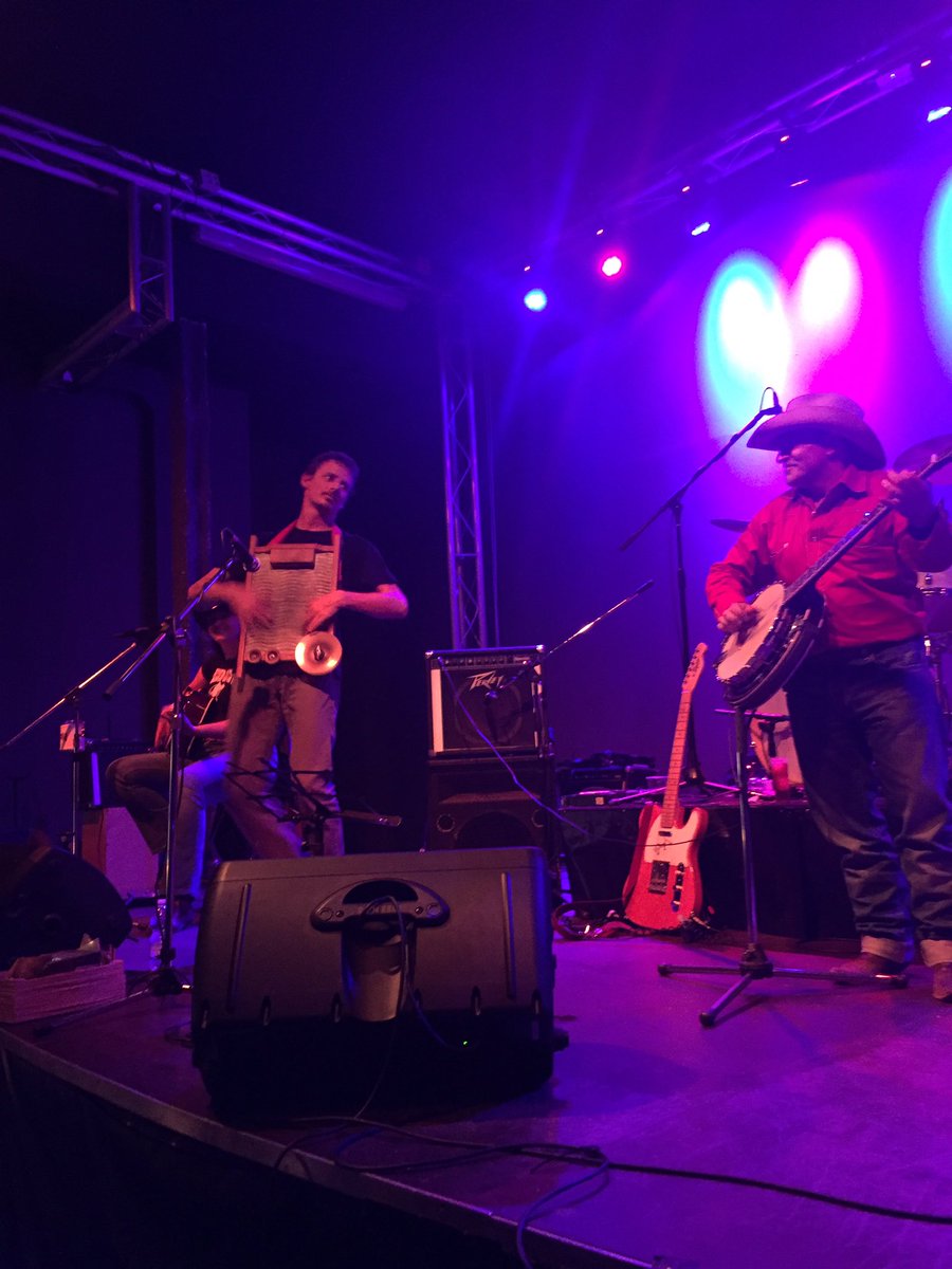 countryESP's tweet photo. Y @HandlessDrummer se negó a seguir tocando la batería ... @ChisumCattleCo #ReusCountryNight https://t.co/miUQ7wu836